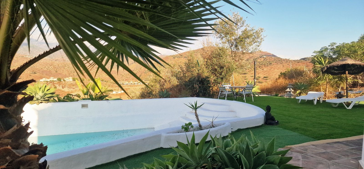 3 Bed Townhouse for sale in Arenas Costa Del Sol East, Málaga, Spain