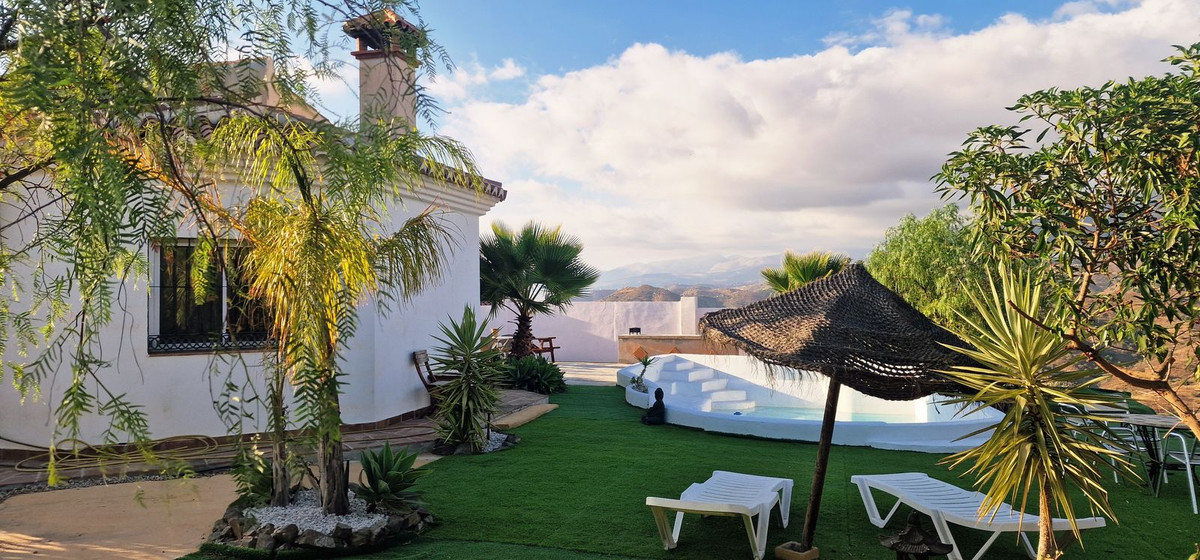 3 Bed Townhouse for sale in Arenas Costa Del Sol East, Málaga, Spain