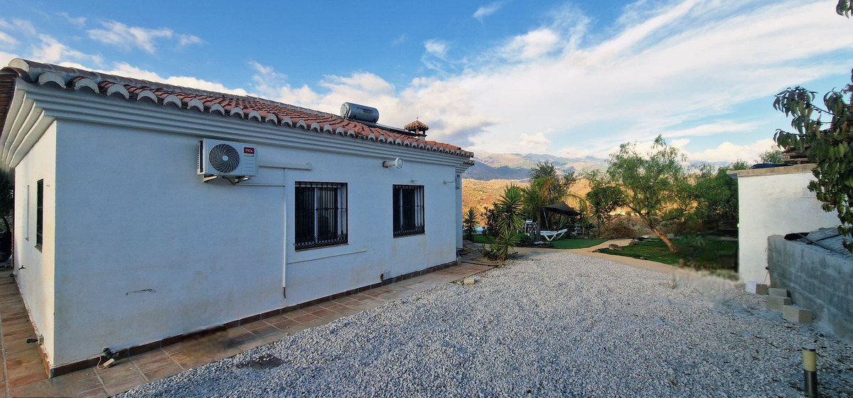 3 Bed Townhouse for sale in Arenas Costa Del Sol East, Málaga, Spain