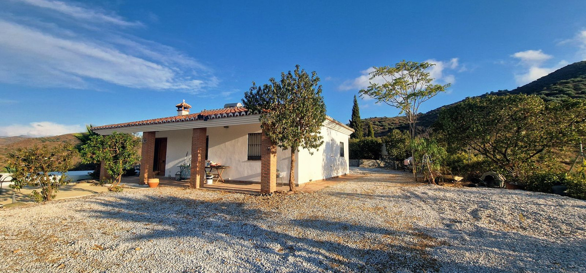 3 Bed Townhouse for sale in Arenas Costa Del Sol East, Málaga, Spain