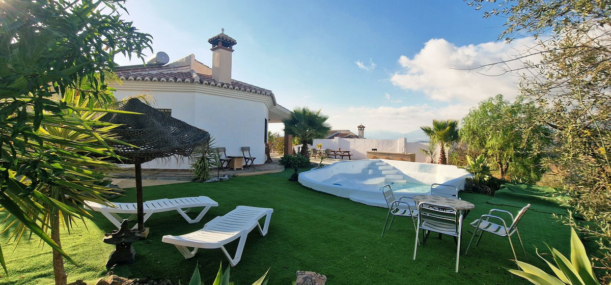 3 Bed Townhouse for sale in Arenas Costa Del Sol East, Málaga, Spain