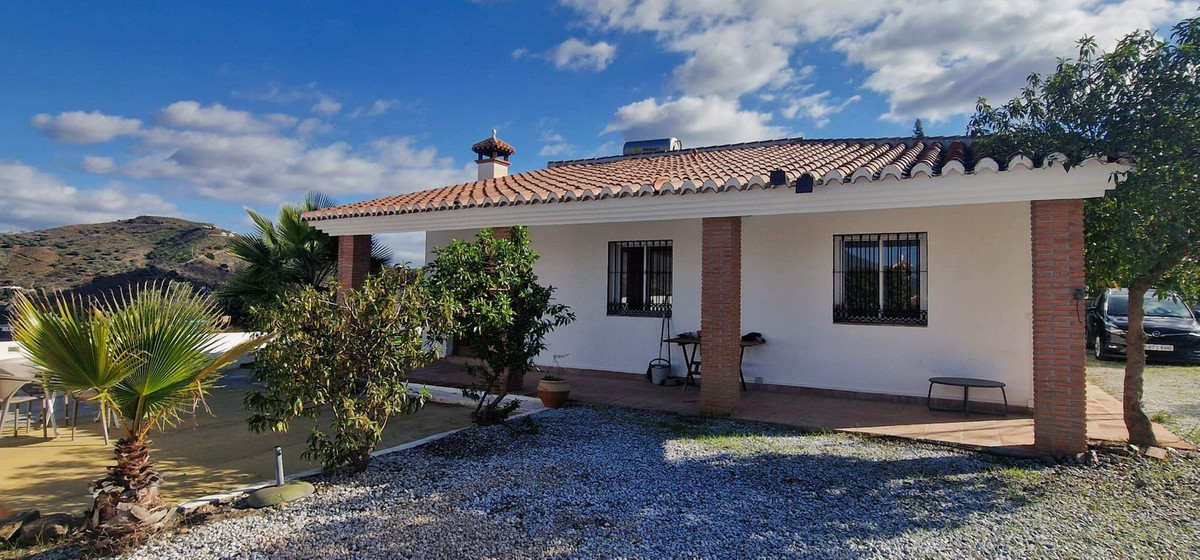 3 Bed Townhouse for sale in Arenas Costa Del Sol East, Málaga, Spain