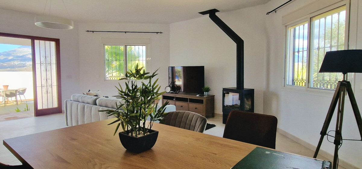 3 Bed Townhouse for sale in Arenas Costa Del Sol East, Málaga, Spain