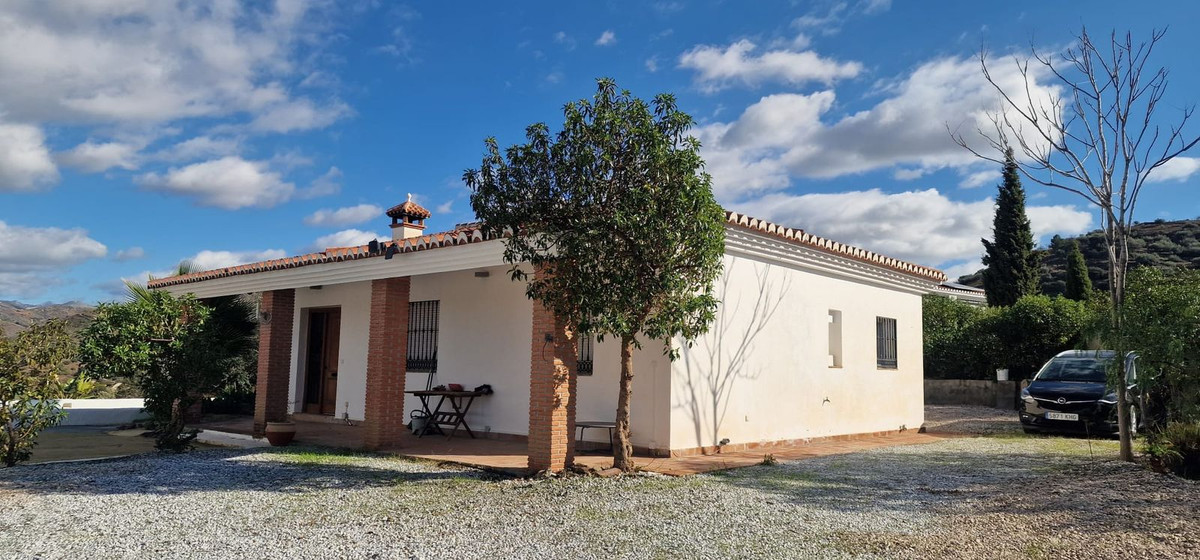 3 Bed Townhouse for sale in Arenas Costa Del Sol East, Málaga, Spain