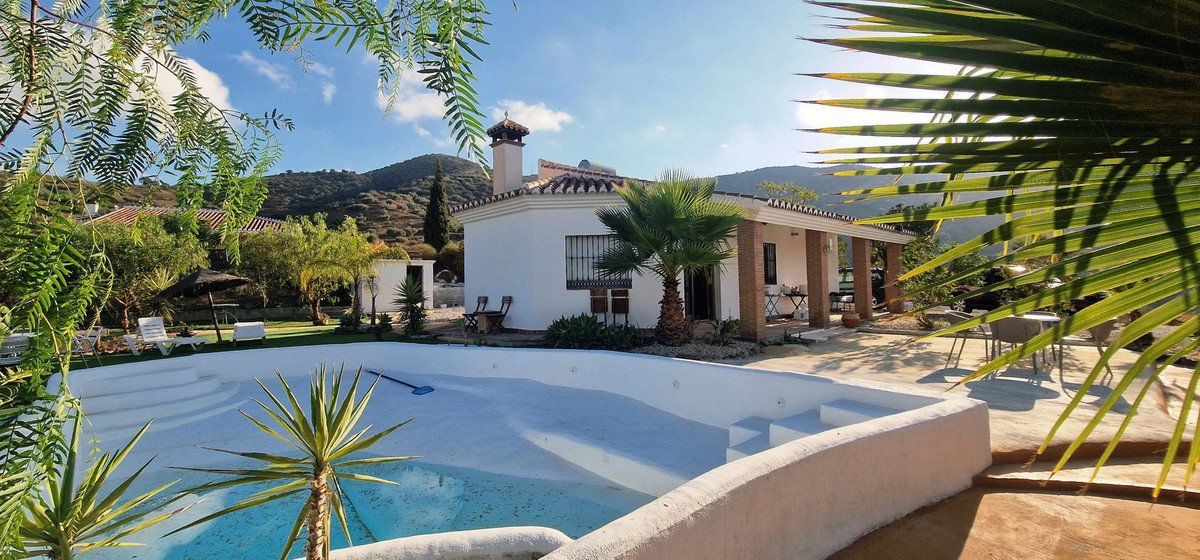 3 Bed Townhouse for sale in Arenas Costa Del Sol East, Málaga, Spain