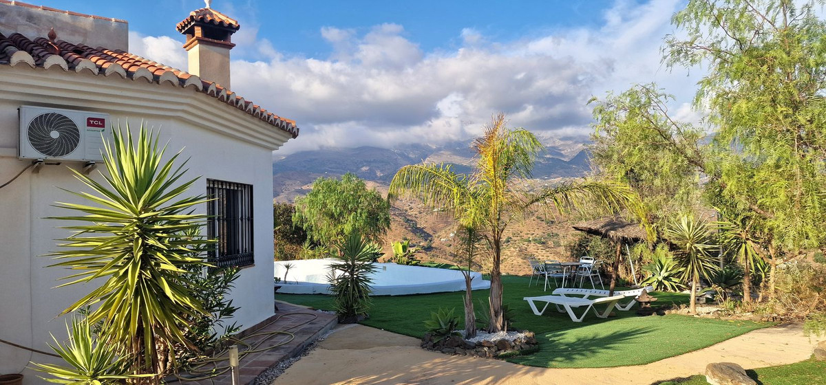 3 Bed Townhouse for sale in Arenas Costa Del Sol East, Málaga, Spain