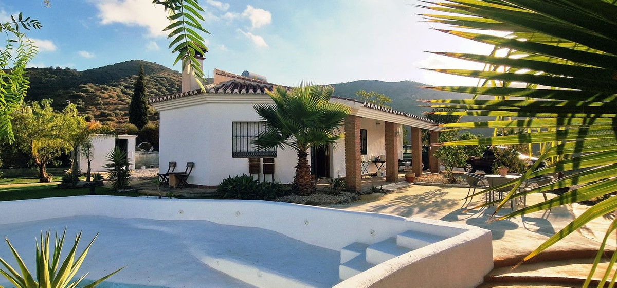 3 Bed Townhouse for sale in Arenas Costa Del Sol East, Málaga, Spain