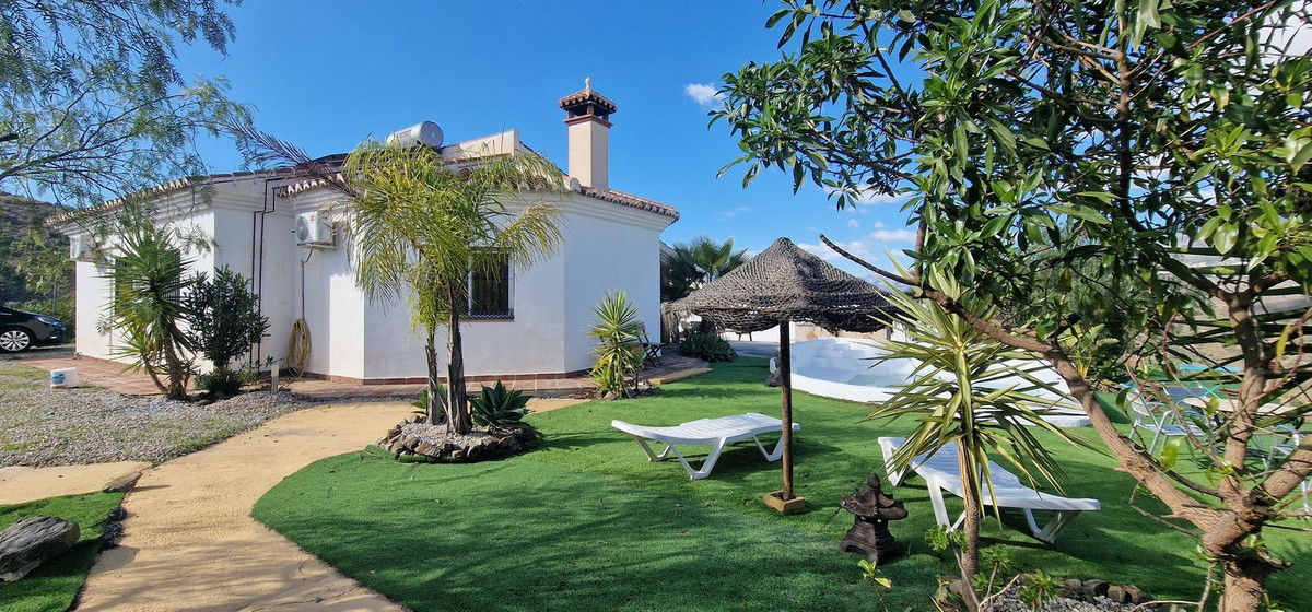 3 Bed Townhouse for sale in Arenas Costa Del Sol East, Málaga, Spain