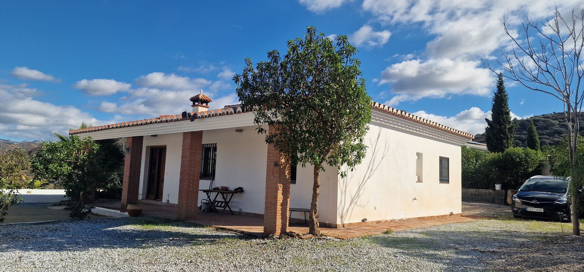 3 Bed Townhouse for sale in Arenas Costa Del Sol East, Málaga, Spain