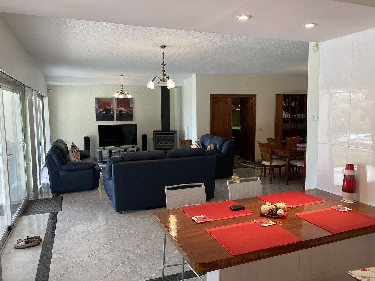Se vende Villa - Chalet de 4 dormitorios en Costa Del Sol, Málaga, España