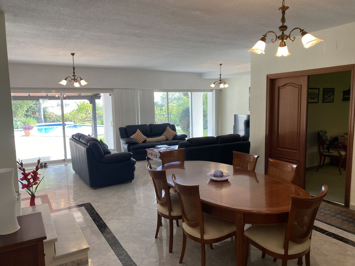 Se vende Villa - Chalet de 4 dormitorios en Costa Del Sol, Málaga, España