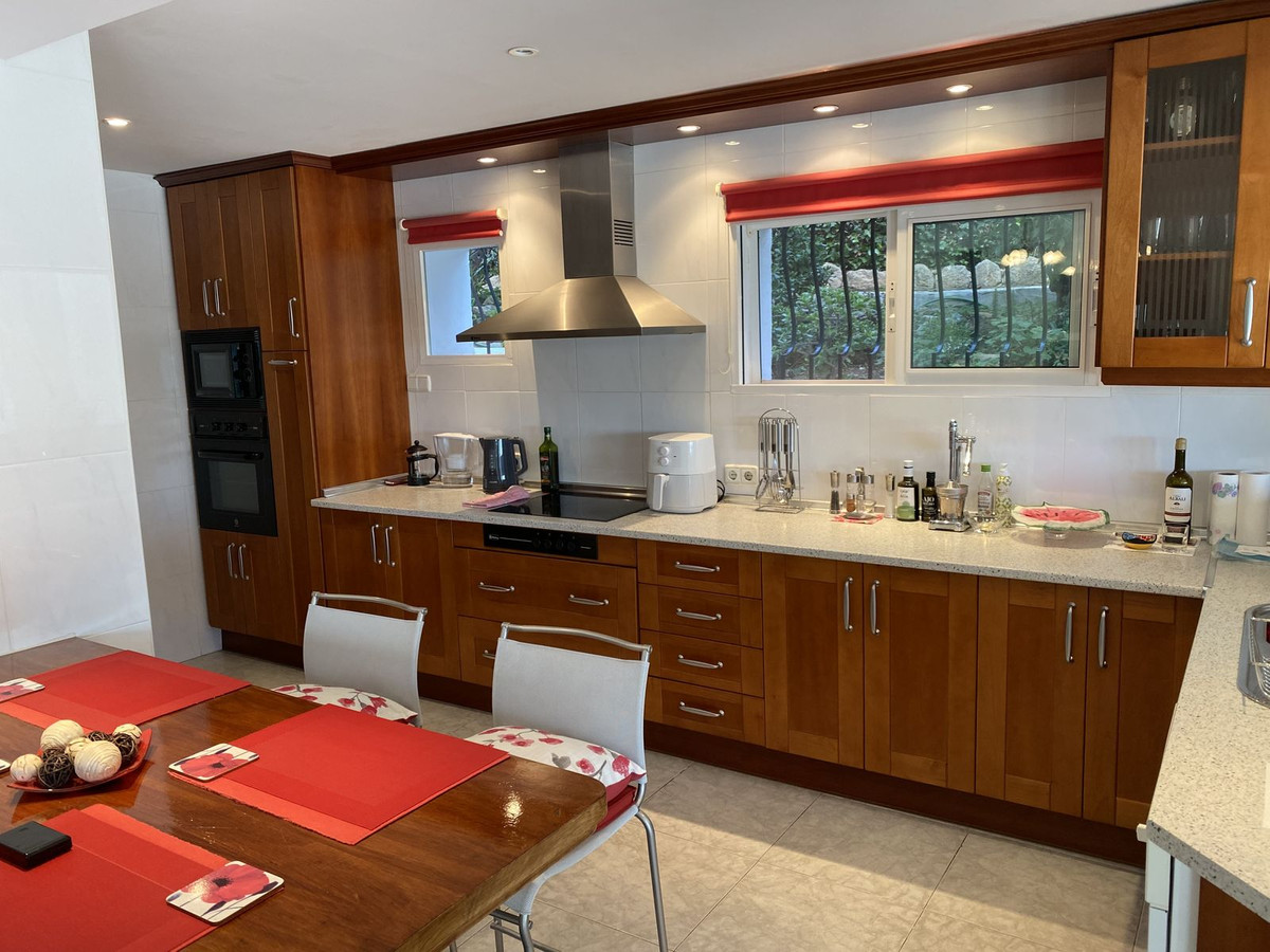 Se vende Villa - Chalet de 4 dormitorios en Costa Del Sol, Málaga, España