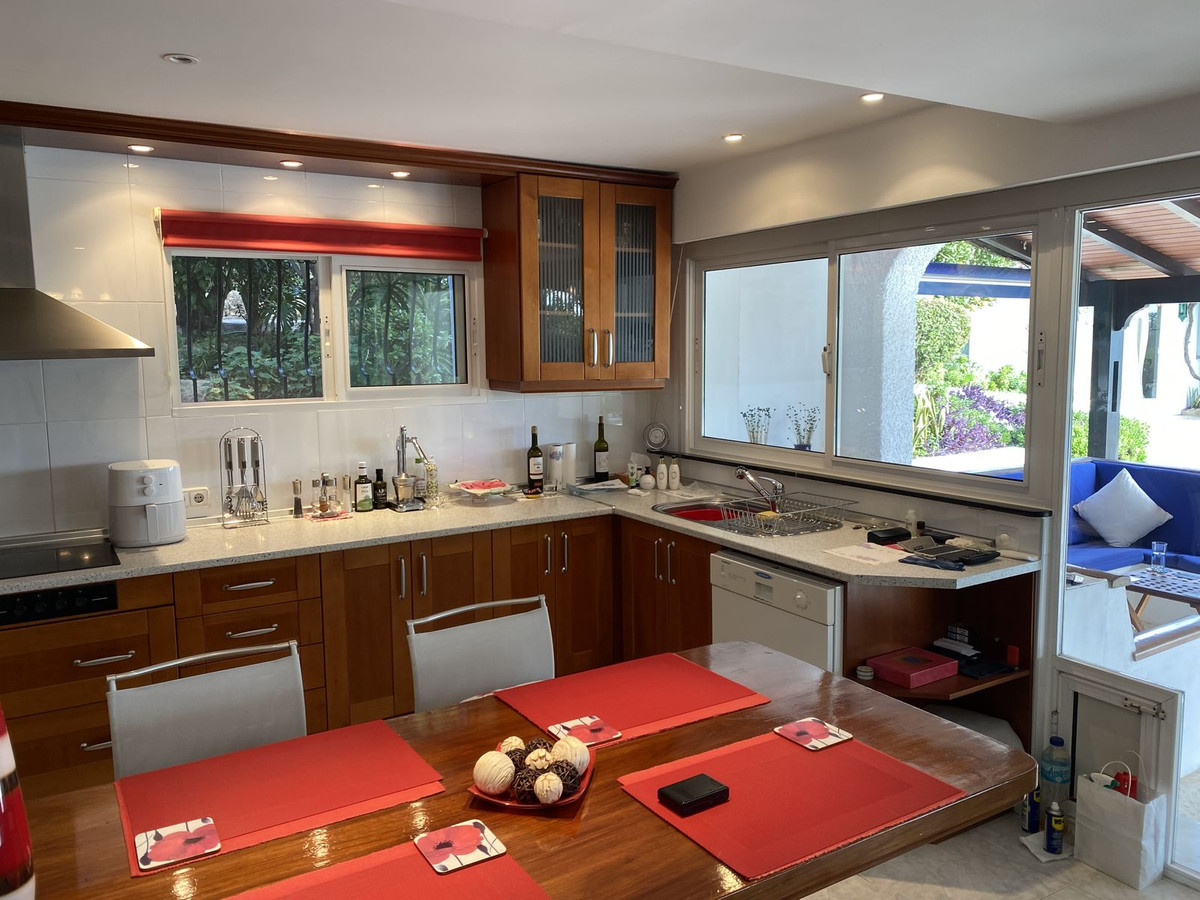 Se vende Villa - Chalet de 4 dormitorios en Costa Del Sol, Málaga, España
