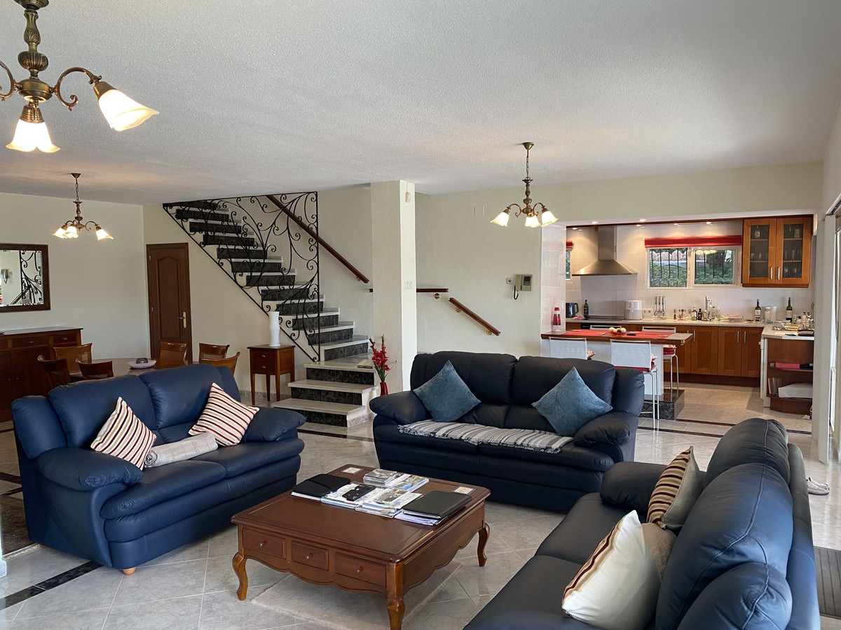 Se vende Villa - Chalet de 4 dormitorios en Costa Del Sol, Málaga, España