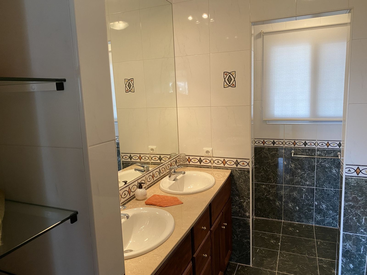 Se vende Villa - Chalet de 4 dormitorios en Costa Del Sol, Málaga, España