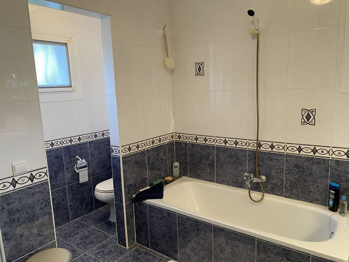 Se vende Villa - Chalet de 4 dormitorios en Costa Del Sol, Málaga, España