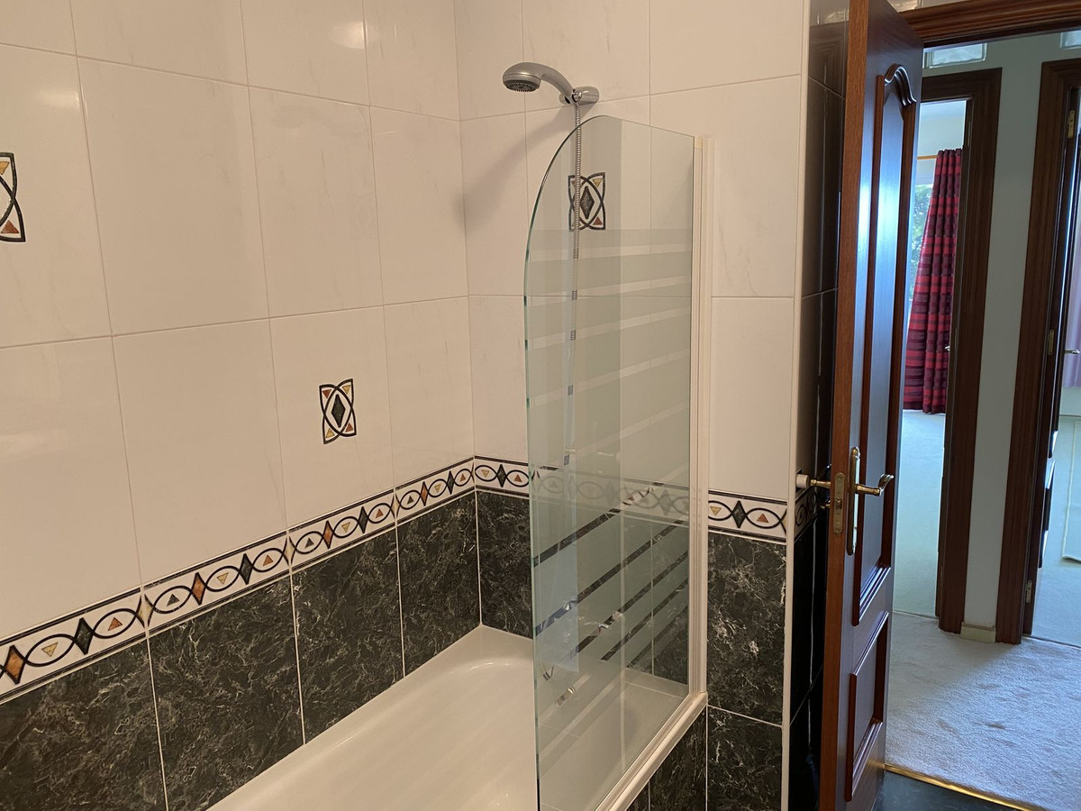 Se vende Villa - Chalet de 4 dormitorios en Costa Del Sol, Málaga, España