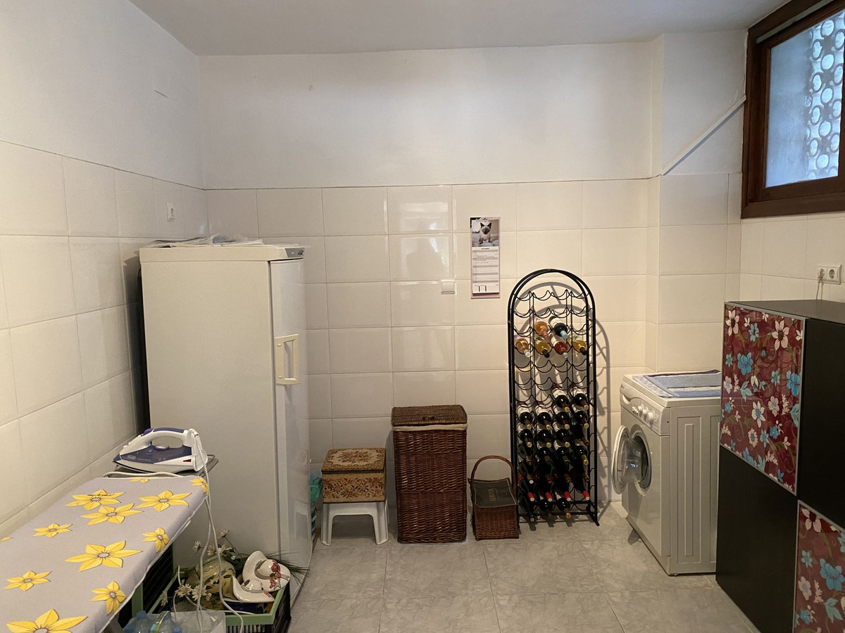 Se vende Villa - Chalet de 4 dormitorios en Costa Del Sol, Málaga, España