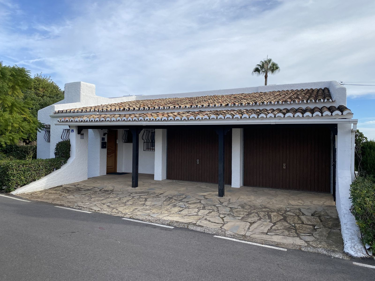 Se vende Villa - Chalet de 4 dormitorios en Costa Del Sol, Málaga, España