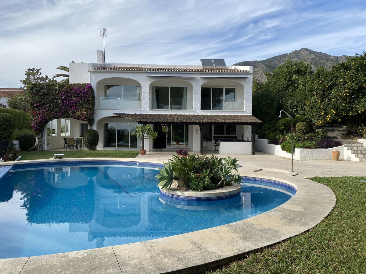 Se vende Villa - Chalet de 4 dormitorios en Costa Del Sol, Málaga, España