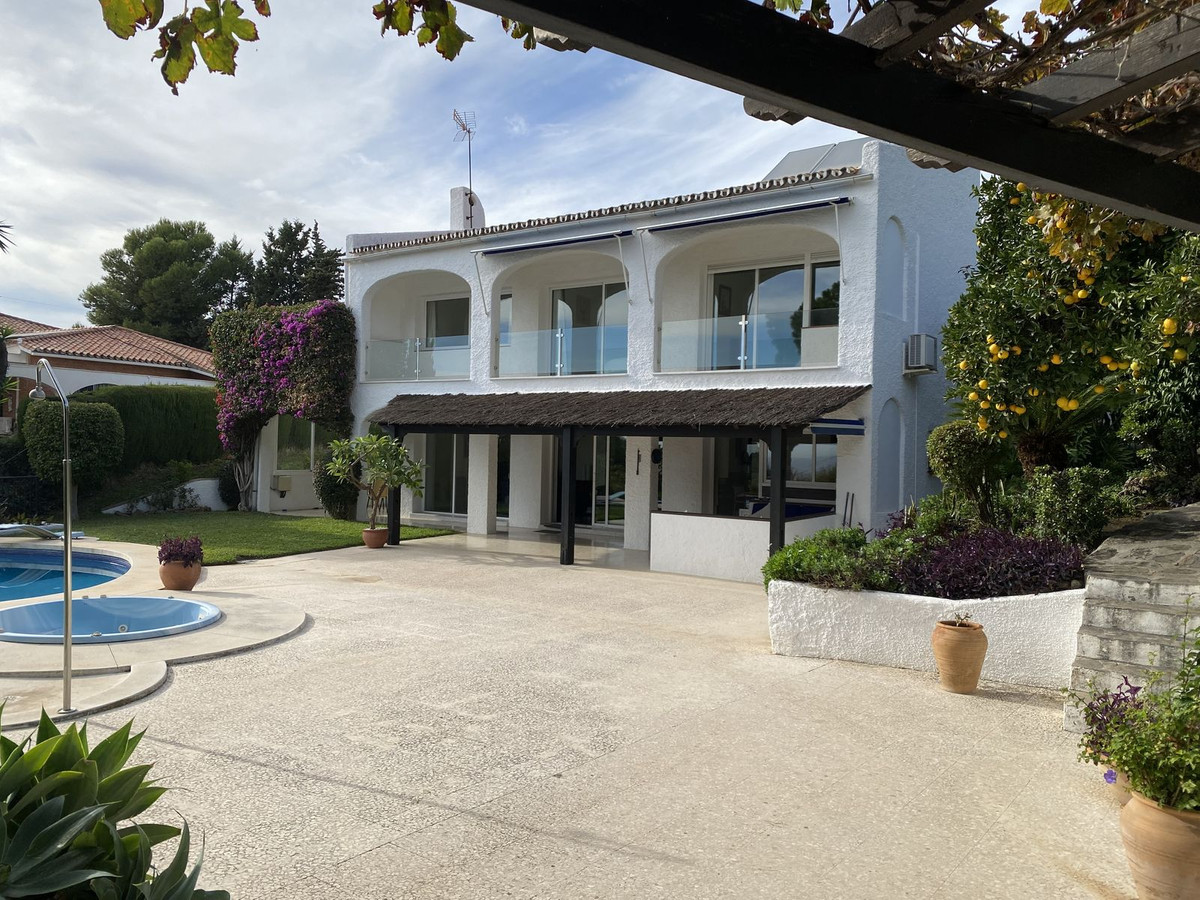 Se vende Villa - Chalet de 4 dormitorios en Costa Del Sol, Málaga, España