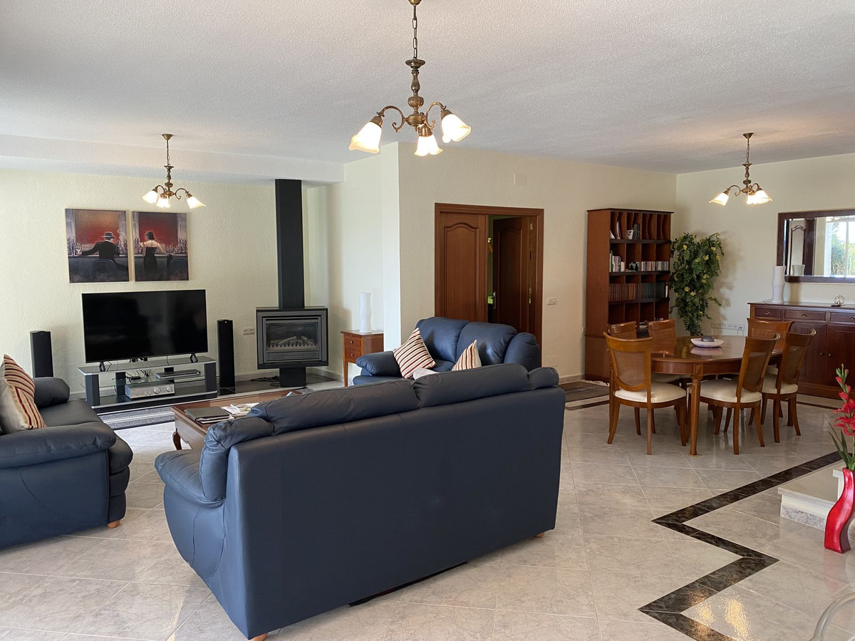 Se vende Villa - Chalet de 4 dormitorios en Costa Del Sol, Málaga, España