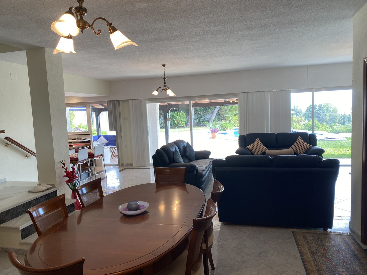 Se vende Villa - Chalet de 4 dormitorios en Costa Del Sol, Málaga, España