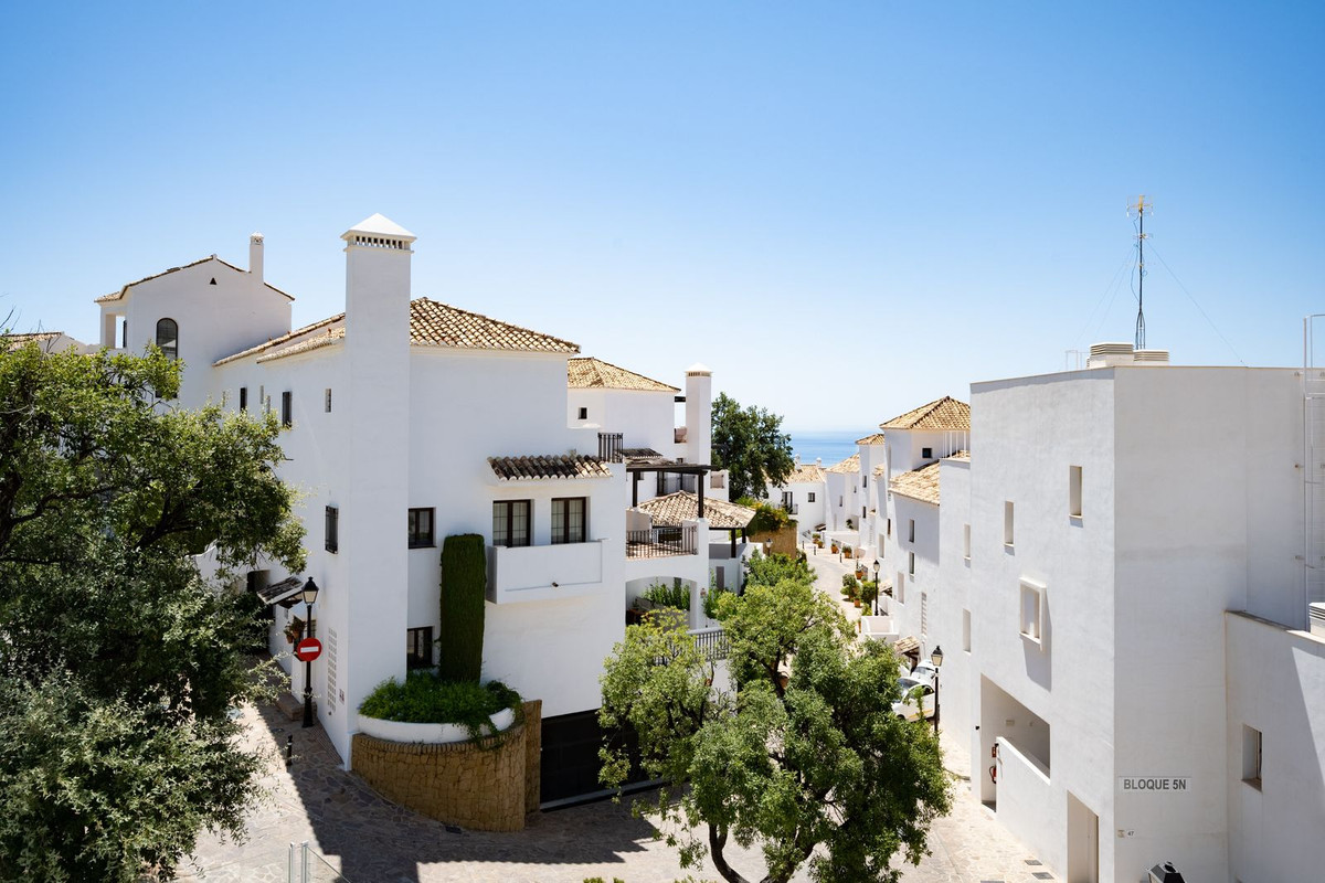 3 Bed Apartment for sale in Altos De Los Monteros Costa Del Sol, Málaga, Spain