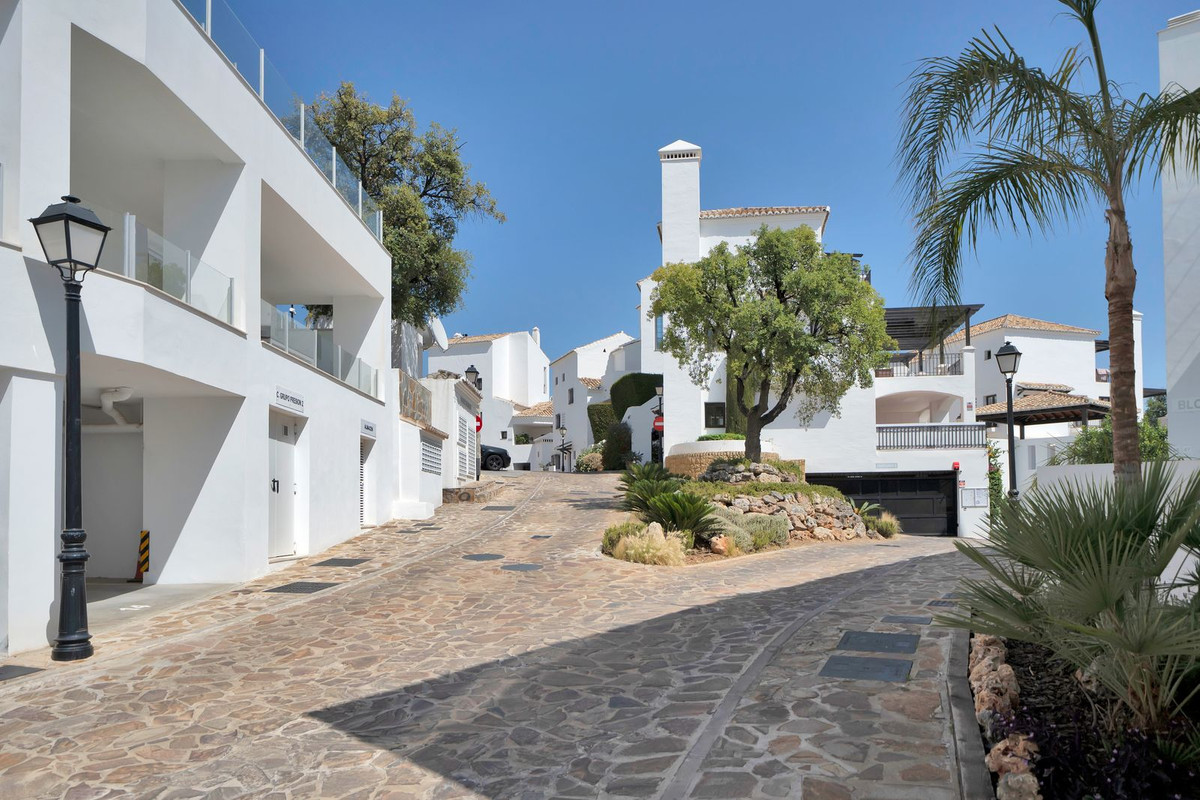 3 Bed Apartment for sale in Altos De Los Monteros Costa Del Sol, Málaga, Spain