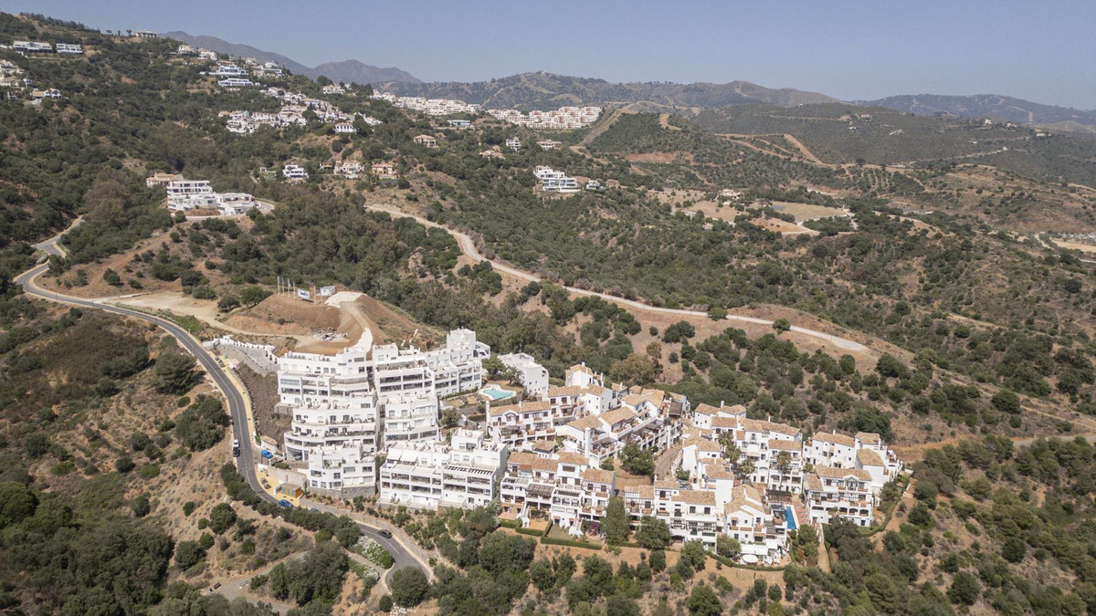 3 Bed Apartment for sale in Altos De Los Monteros Costa Del Sol, Málaga, Spain