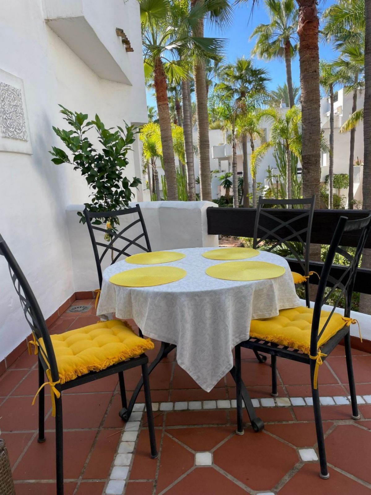 2 Bed Apartment for sale in Nueva Andalucía Costa Del Sol, Málaga, Spain