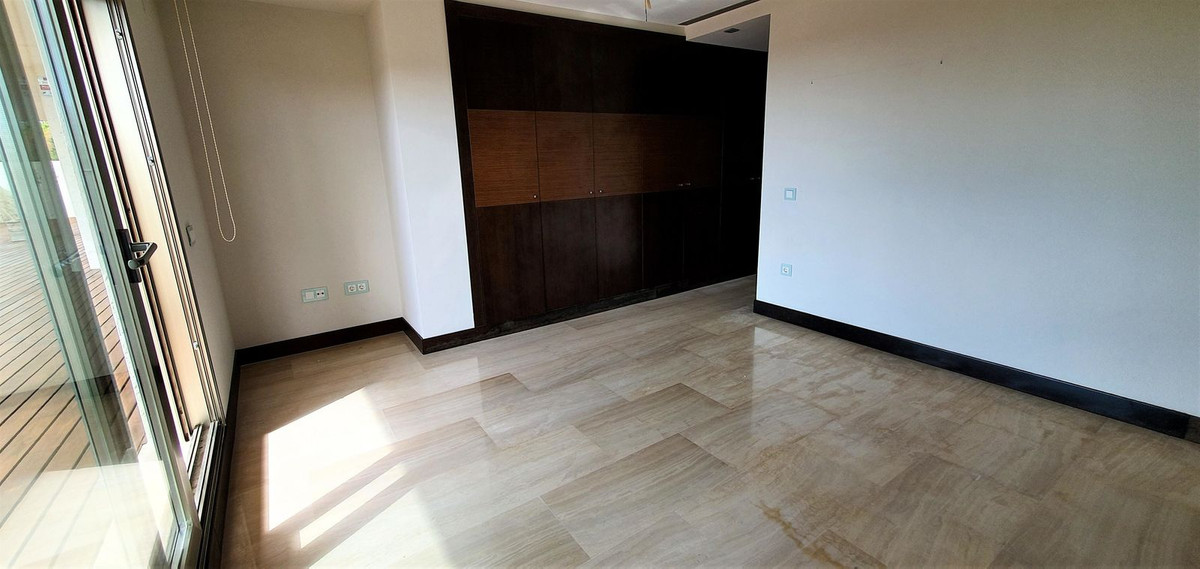 3 Bed Apartment for sale in Benahavís Costa Del Sol, Málaga, Spain