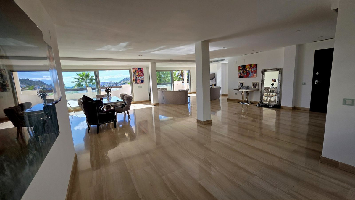 3 Bed Apartment for sale in Benahavís Costa Del Sol, Málaga, Spain