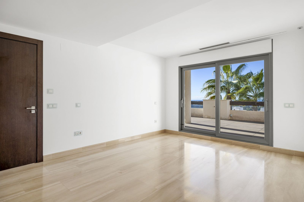 3 Bed Apartment for sale in Benahavís Costa Del Sol, Málaga, Spain