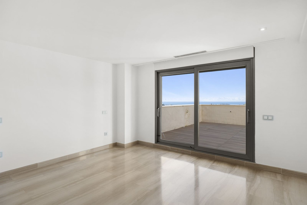 3 Bed Apartment for sale in Benahavís Costa Del Sol, Málaga, Spain