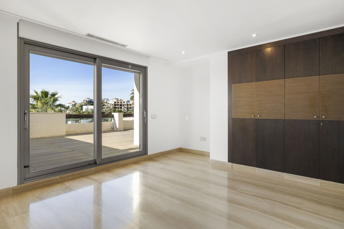 3 Bed Apartment for sale in Benahavís Costa Del Sol, Málaga, Spain