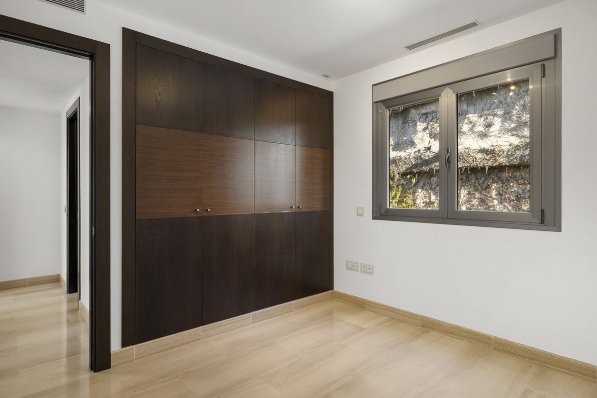3 Bed Apartment for sale in Benahavís Costa Del Sol, Málaga, Spain