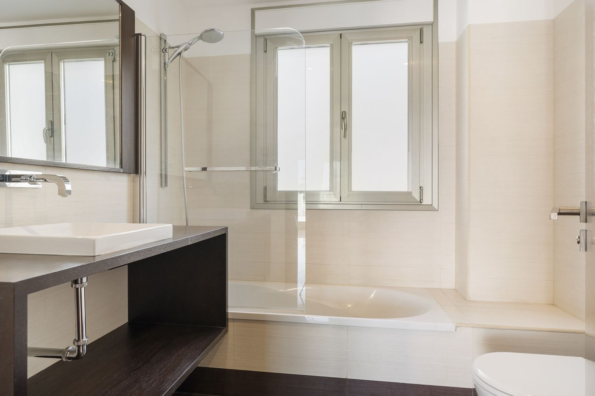 3 Bed Apartment for sale in Benahavís Costa Del Sol, Málaga, Spain