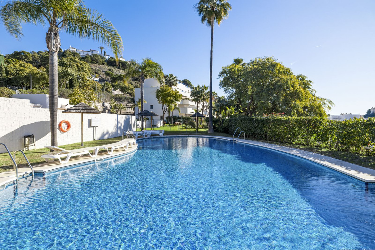 3 Bed Apartment for sale in Benahavís Costa Del Sol, Málaga, Spain
