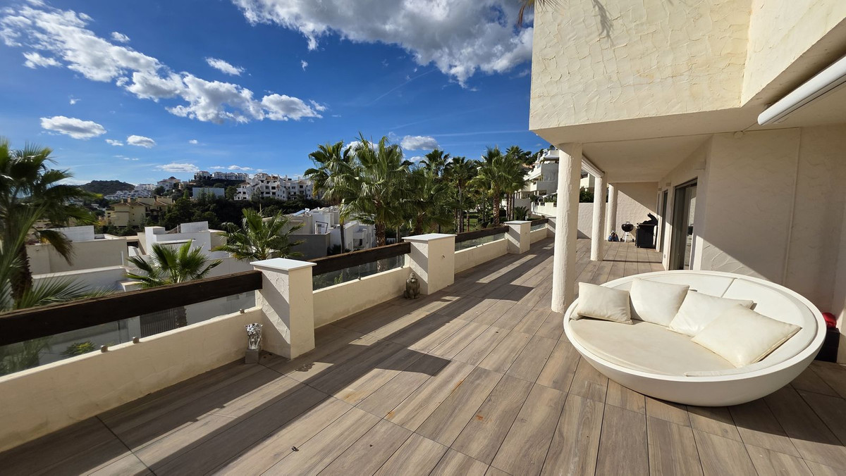 3 Bed Apartment for sale in Benahavís Costa Del Sol, Málaga, Spain