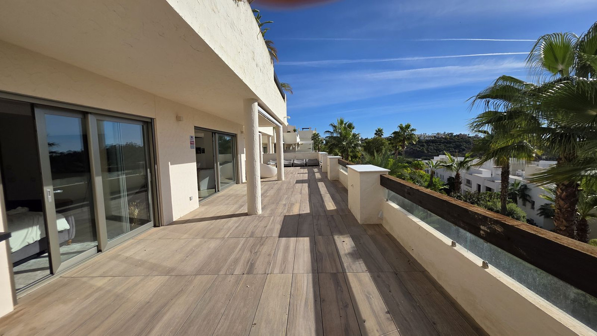 3 Bed Apartment for sale in Benahavís Costa Del Sol, Málaga, Spain
