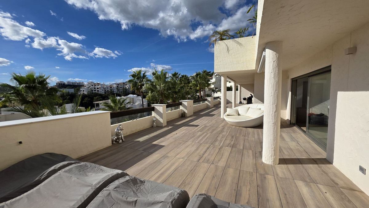 3 Bed Apartment for sale in Benahavís Costa Del Sol, Málaga, Spain