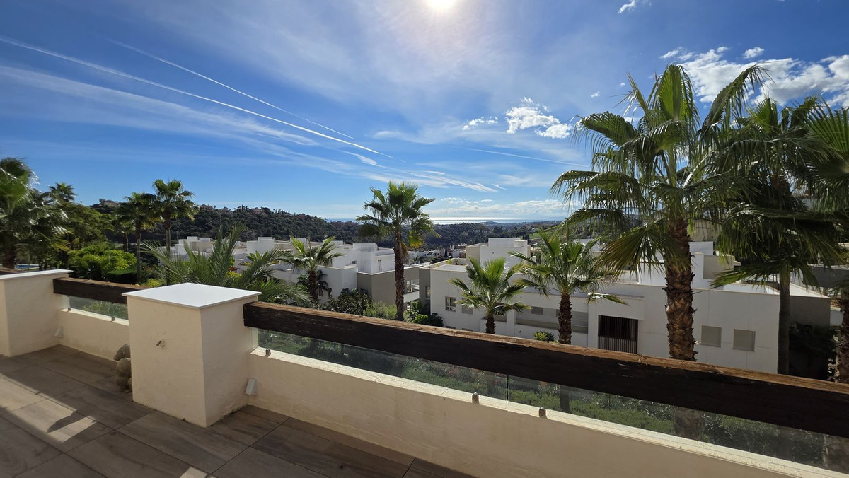 3 Bed Apartment for sale in Benahavís Costa Del Sol, Málaga, Spain