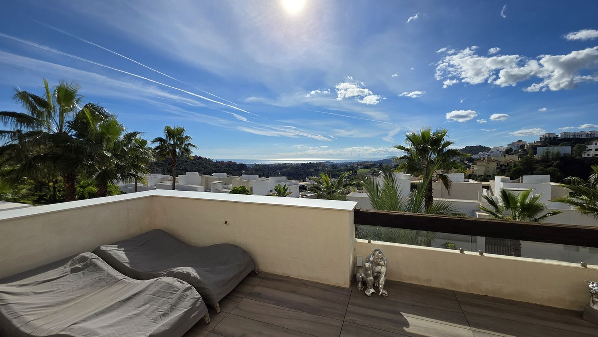 3 Bed Apartment for sale in Benahavís Costa Del Sol, Málaga, Spain