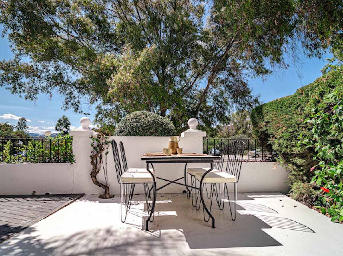 2 Bed Apartment for sale in Nueva Andalucía Costa Del Sol, Málaga, Spain