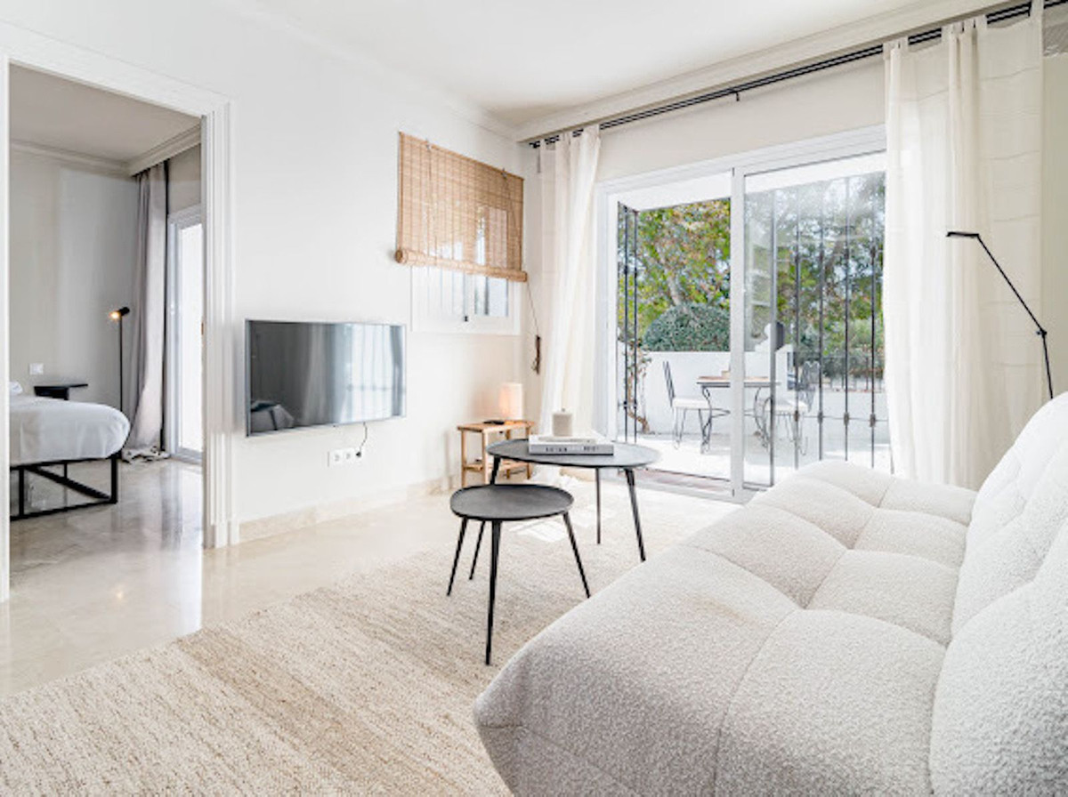 2 Bed Apartment for sale in Nueva Andalucía Costa Del Sol, Málaga, Spain