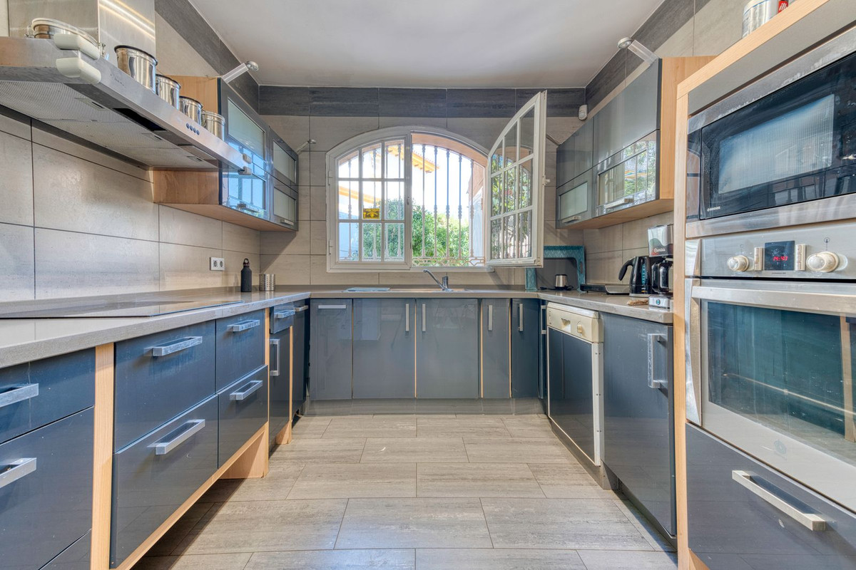 4 Bed Townhouse for sale in El Coto Costa Del Sol, Málaga, Spain