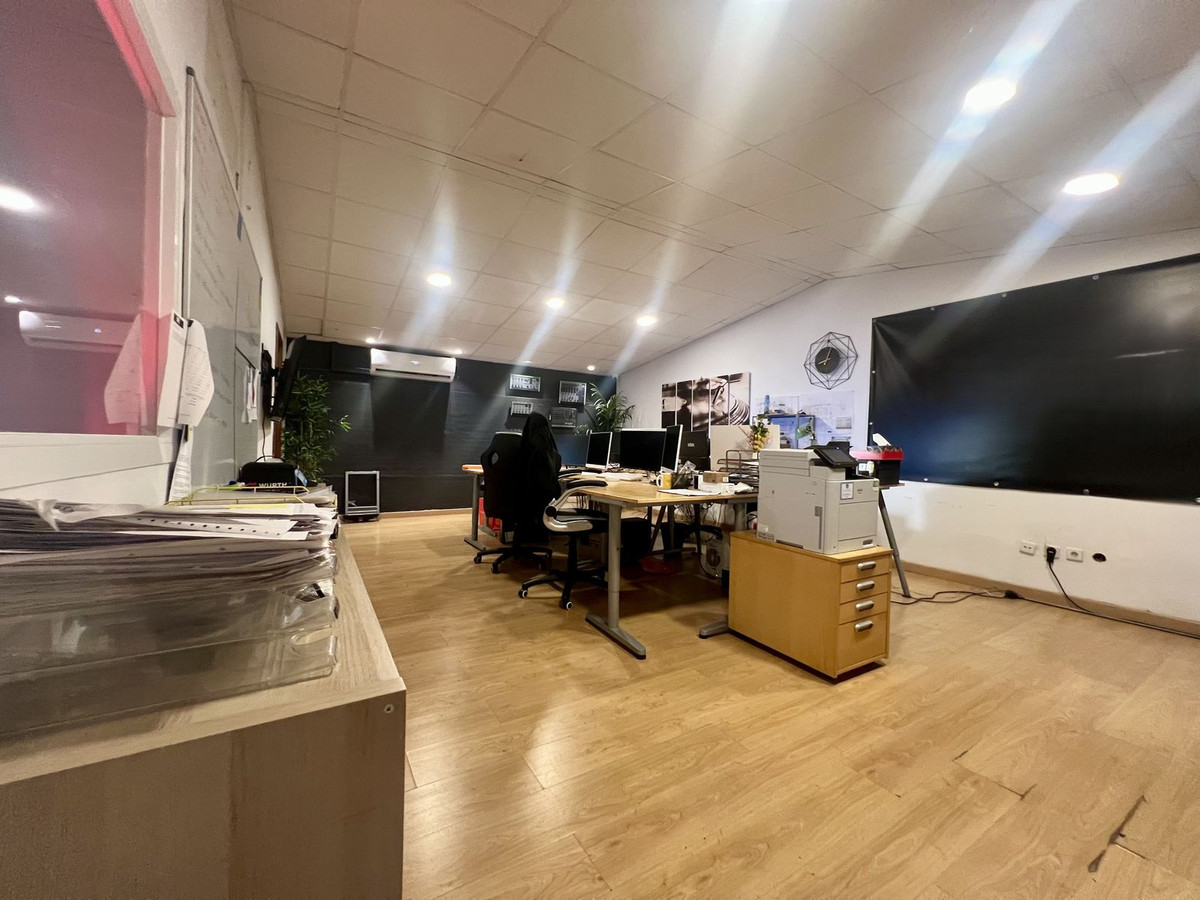 Se vende Nave industrial de 3 dormitorios en Costa Del Sol, Málaga, España