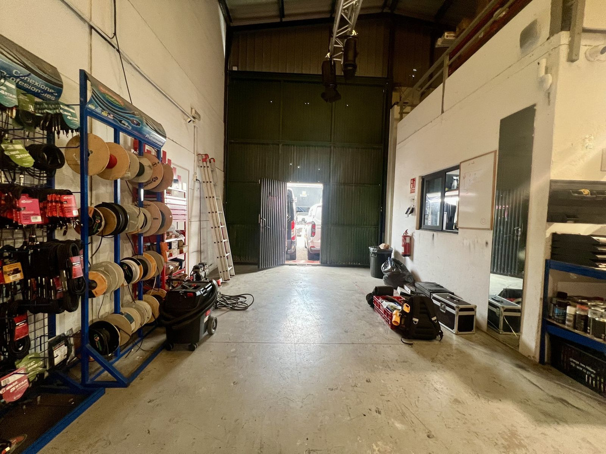 Se vende Nave industrial de 3 dormitorios en Costa Del Sol, Málaga, España