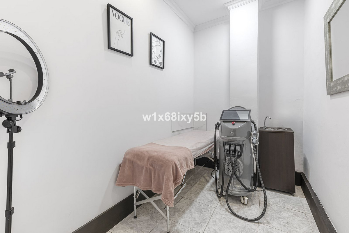 Se vende Local comercial de 2 dormitorios en Costa Del Sol, Málaga, España